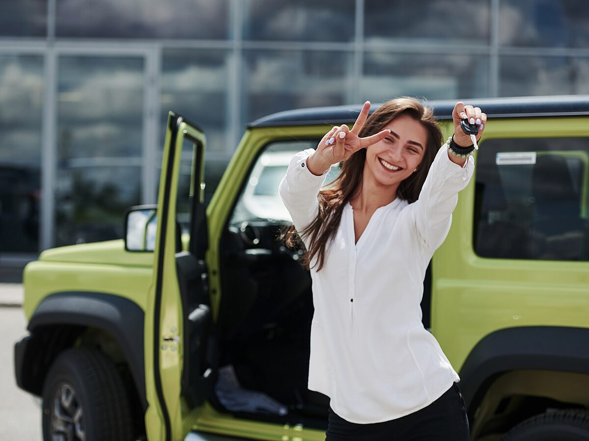 Woman just bought a new car with NET's Auto Loan Special